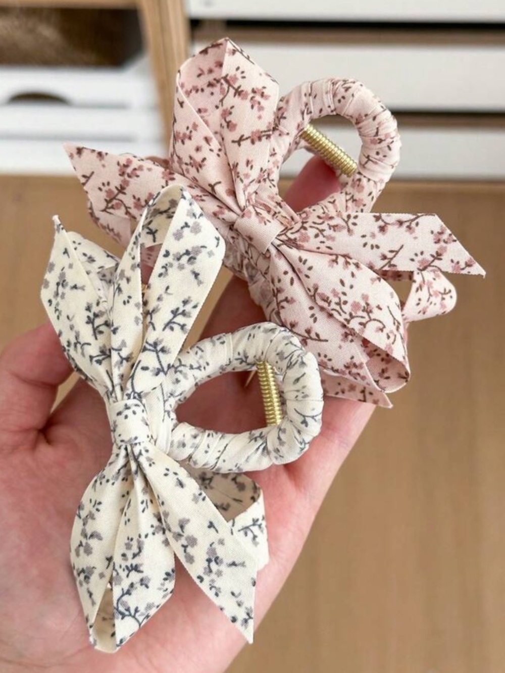 2 piece Fabric Bow Hair Claw Clip - Picture 3 of 4
